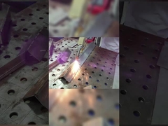 La soldadora de mano de laser se utiliza para soldar con autógena la placa de acero inoxidable de 3.0m m.